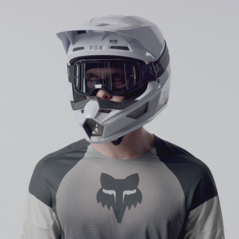 Load and play video in Gallery viewer, Fox V Core Helmet White

